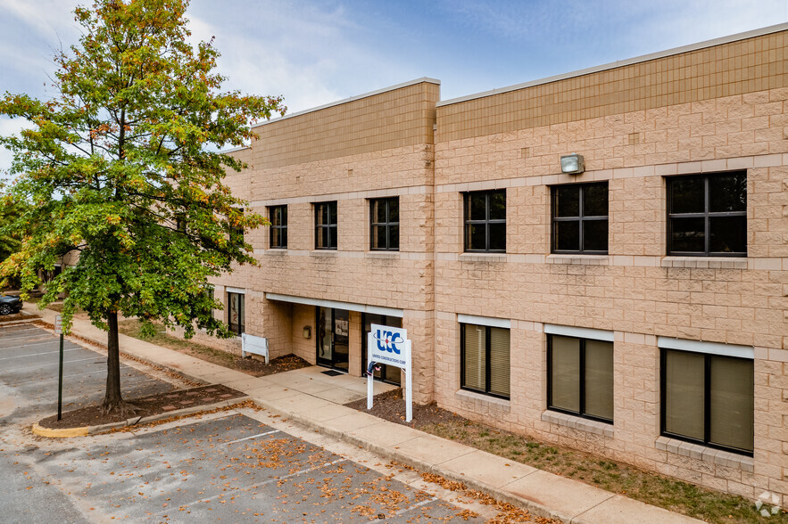 4291-4309 Henninger Ct, Chantilly, VA for lease - Primary Photo - Image 1 of 4