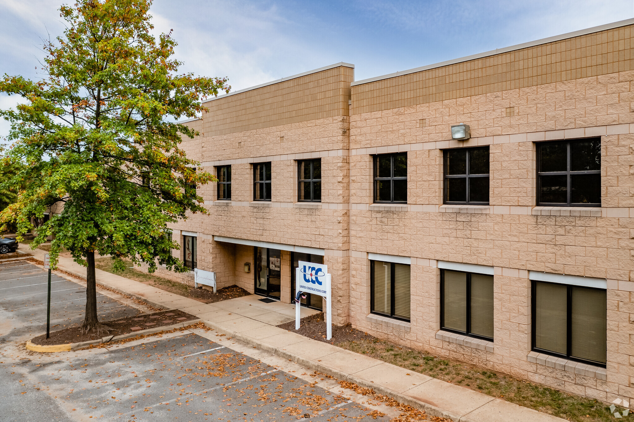 4291-4309 Henninger Ct, Chantilly, VA for lease Primary Photo- Image 1 of 5