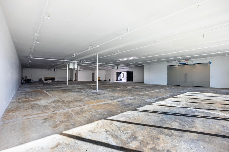 333 S 6th St, Las Vegas, NV for lease - Building Photo - Image 2 of 16