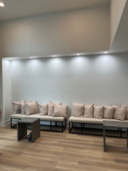 1542 4TH St, Sarasota, FL for lease - Interior Photo - Image 3 of 14