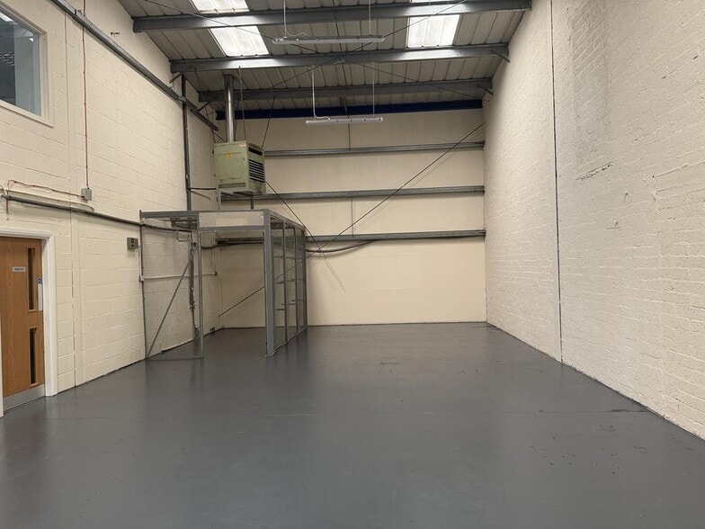 1-5 Merchant Pl, Kirkcaldy for lease - Building Photo - Image 2 of 8