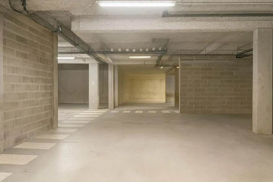 Industrial in Malakoff for lease - Building Photo - Image 3 of 6