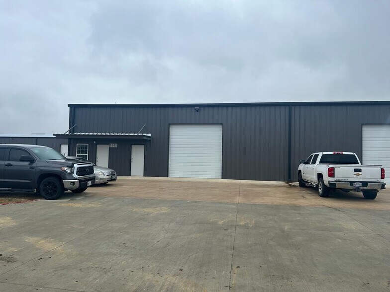 2202 Trade Dr, Waxahachie, TX for sale - Primary Photo - Image 1 of 1