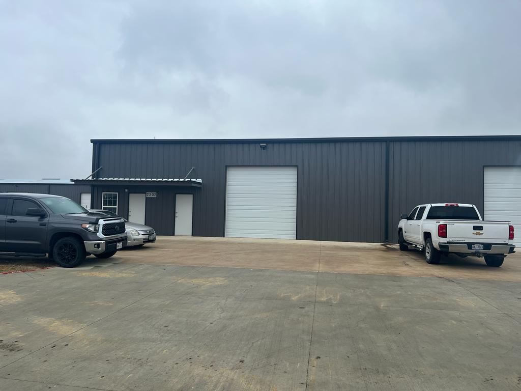 2202 Trade Dr, Waxahachie, TX for sale Primary Photo- Image 1 of 1