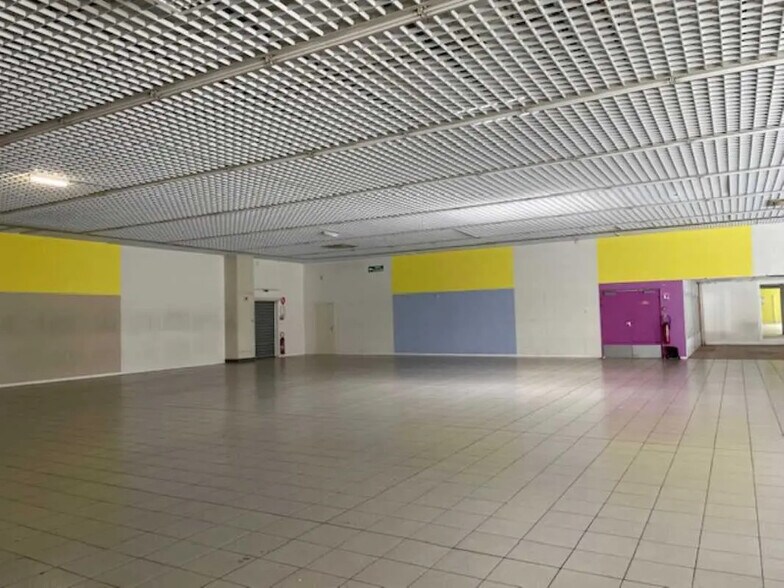 Retail in Soissons for lease - Building Photo - Image 2 of 6