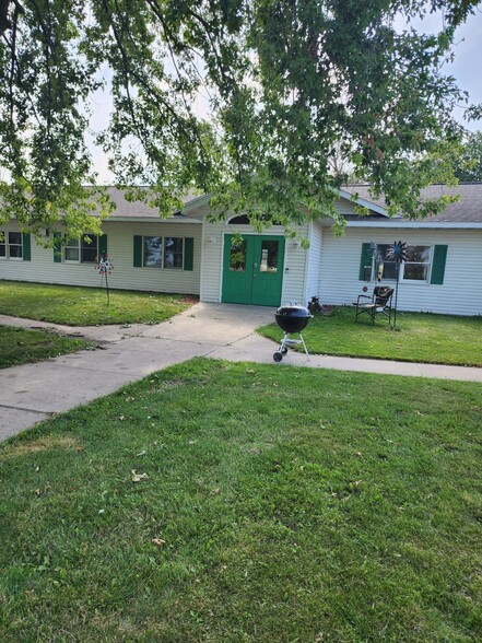 E11062 Center Rd, North Freedom, WI for sale - Building Photo - Image 1 of 1