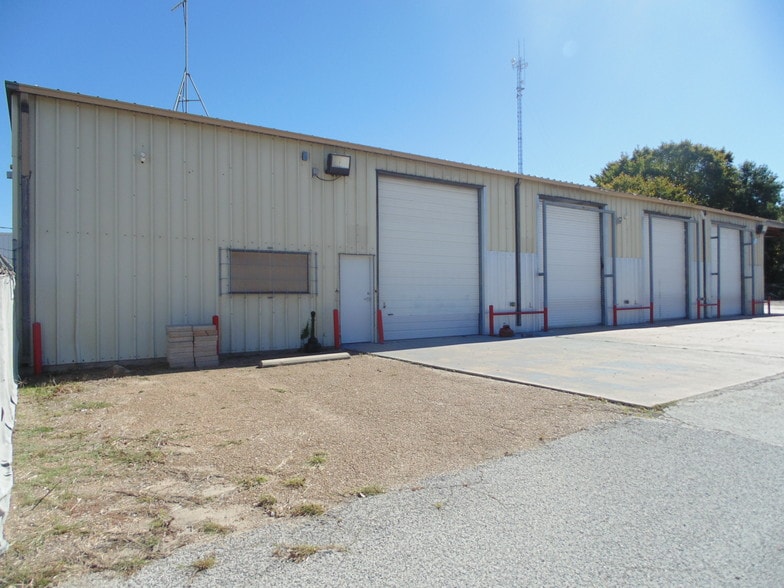 1515 Shiloh Ave, Bryan, TX for lease - Building Photo - Image 2 of 8