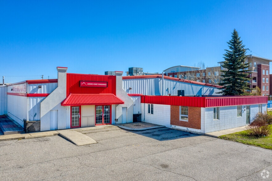 211 East Lake Cres NE, Airdrie, AB for sale - Building Photo - Image 1 of 1