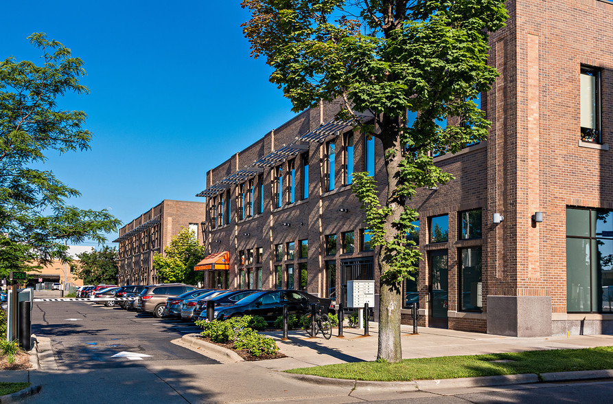 1221 W Lake St, Minneapolis, MN for lease - Building Photo - Image 3 of 9