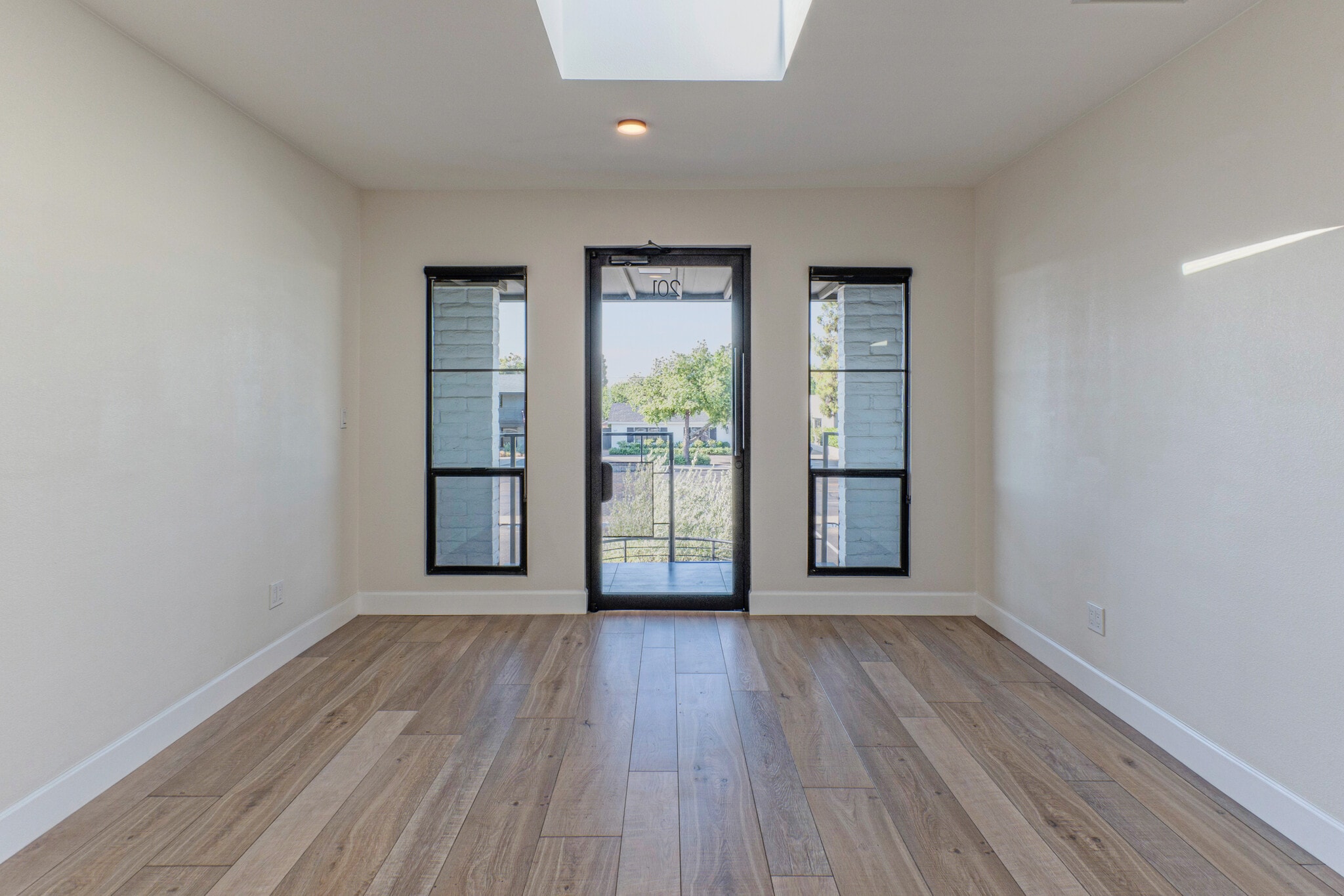 3530 E Indian School Rd, Phoenix, AZ for lease Interior Photo- Image 1 of 6