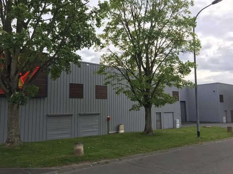 Flex in VILLENEUVE-D'ASCQ for lease - Building Photo - Image 1 of 4