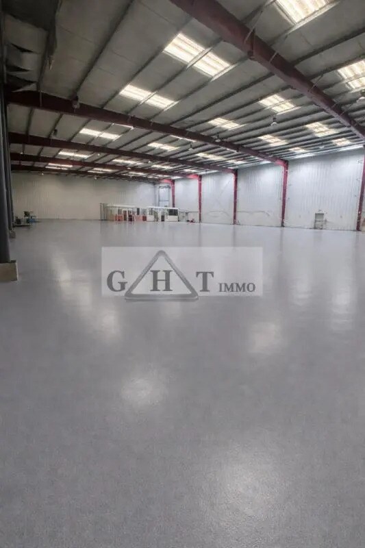 Vente Entrepôt 5 000 m²