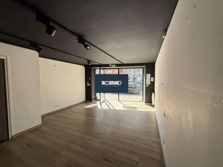 Retail in Lambersart for lease - Building Photo - Image 2 of 10