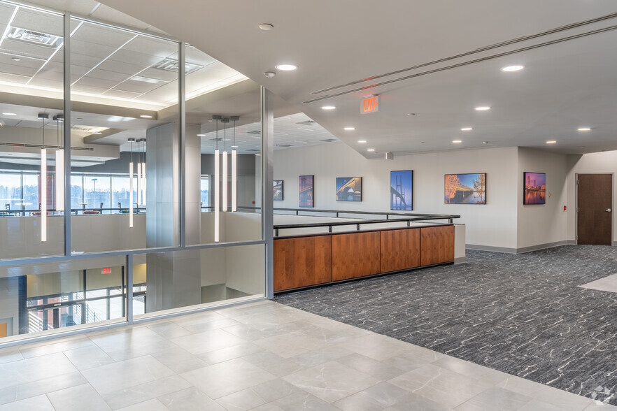 150 Corporate Center Dr, Camp Hill, PA for lease - Lobby - Image 2 of 50