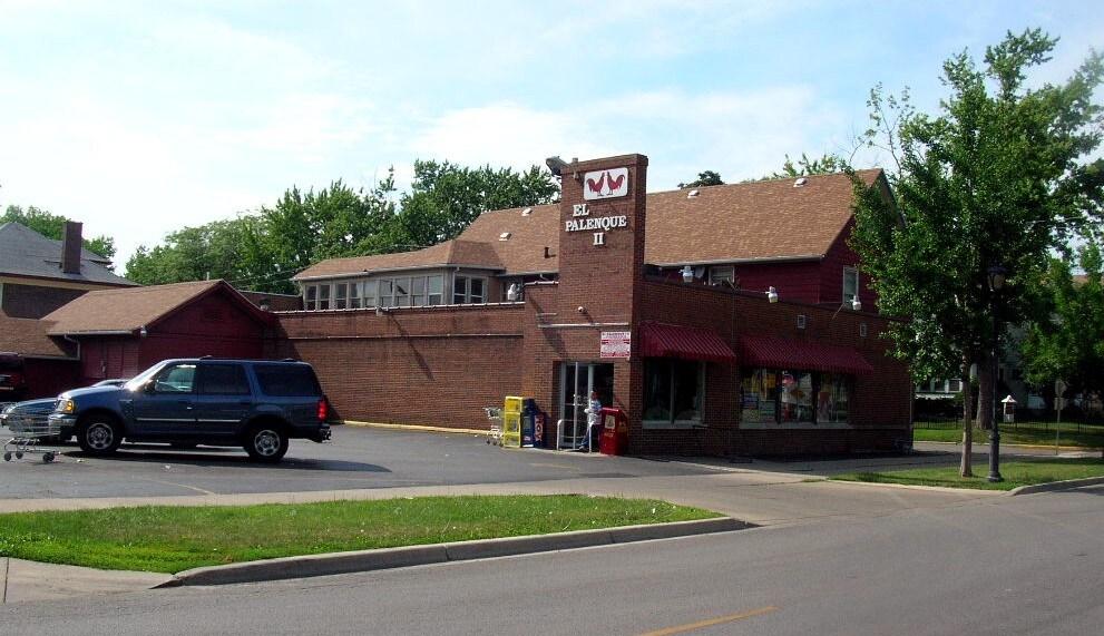 443 S 4th St, Aurora, IL 60505