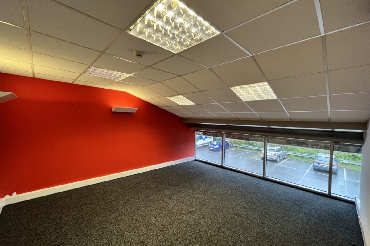 Eastern Ave, Barnstaple for lease Interior Photo- Image 1 of 3