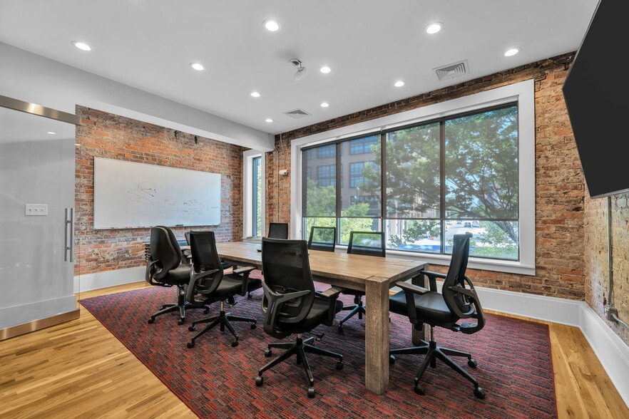 341-345 W Main St, Durham, NC for lease - Building Photo - Image 3 of 15