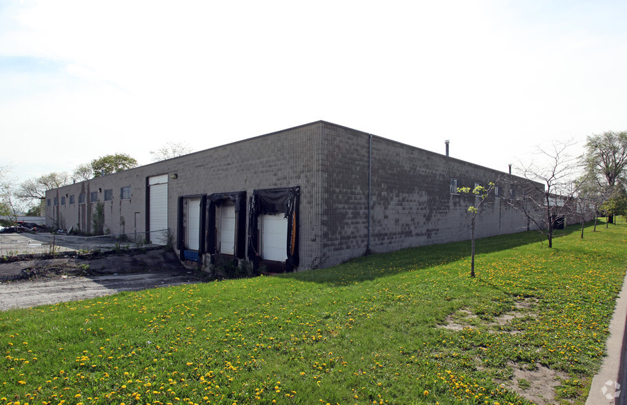 161 Bartley Dr, Toronto, ON for lease - Building Photo - Image 2 of 15