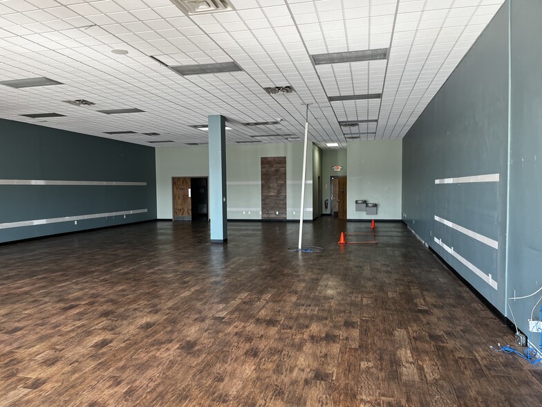 422 Airport Rd, Arden, NC for lease - Interior Photo - Image 3 of 7