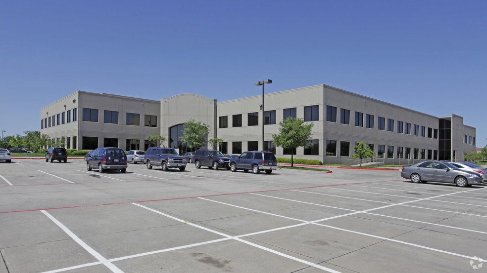 2200 Highway 121, Bedford, TX for lease - Building Photo - Image 1 of 7