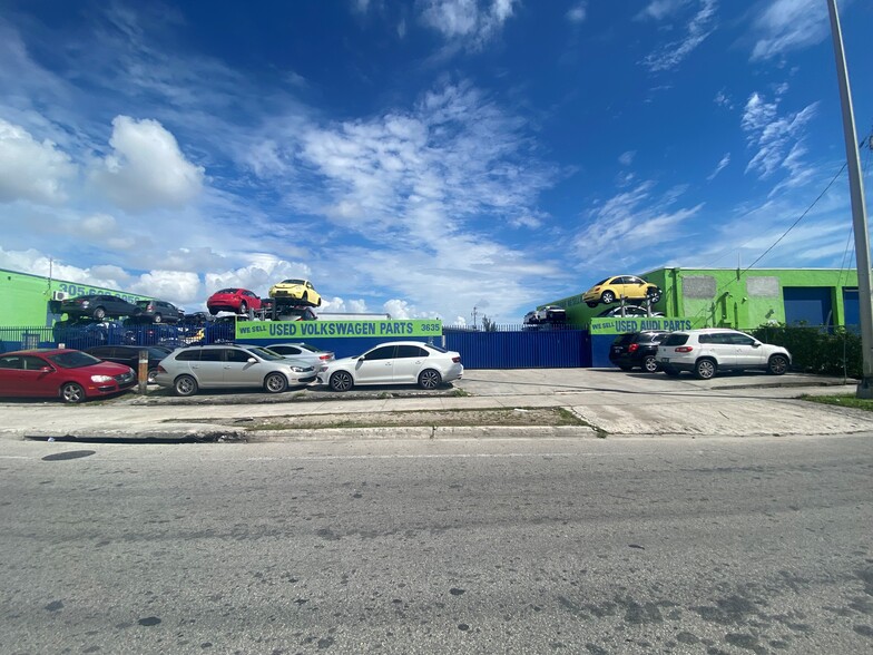 3635 NW 46th St, Miami, FL for lease - Building Photo - Image 3 of 11