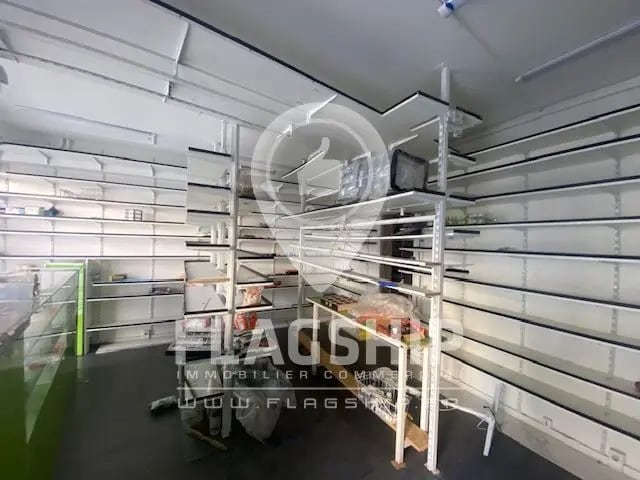 Retail in Paris for lease Interior Photo- Image 1 of 9