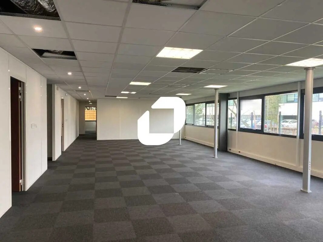 Office in Mérignac for lease Interior Photo- Image 1 of 8
