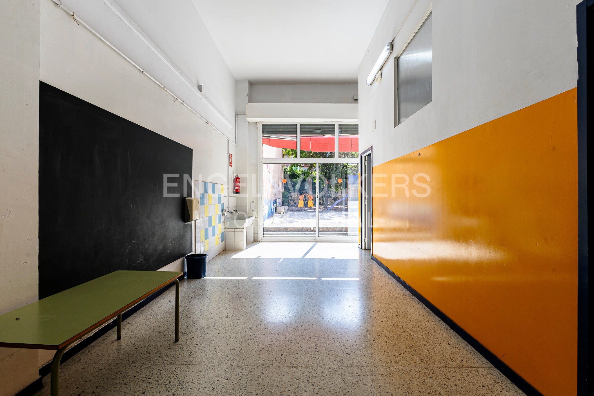 Retail in Barcelona, Barcelona for lease Interior Photo- Image 1 of 18