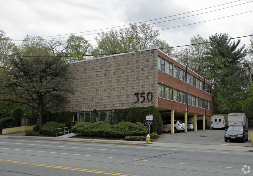 350 Northern Blvd, Great Neck, NY for lease - Building Photo - Image 2 of 25