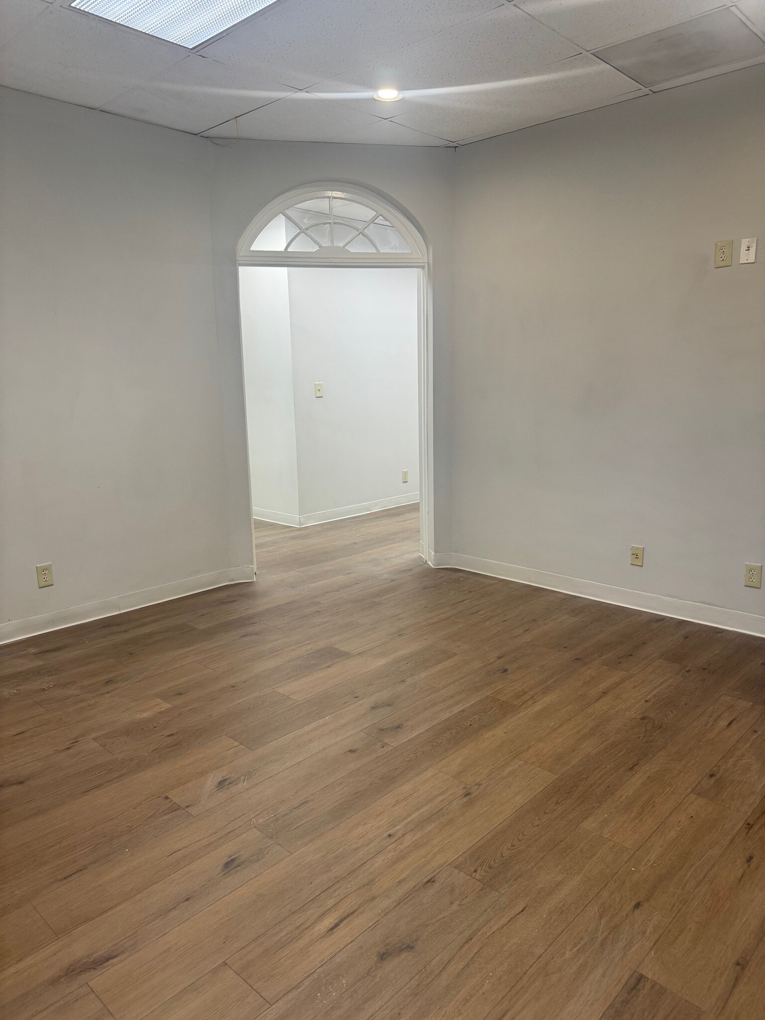 5825 Glenridge Dr NE, Sandy Springs, GA for lease Interior Photo- Image 1 of 10