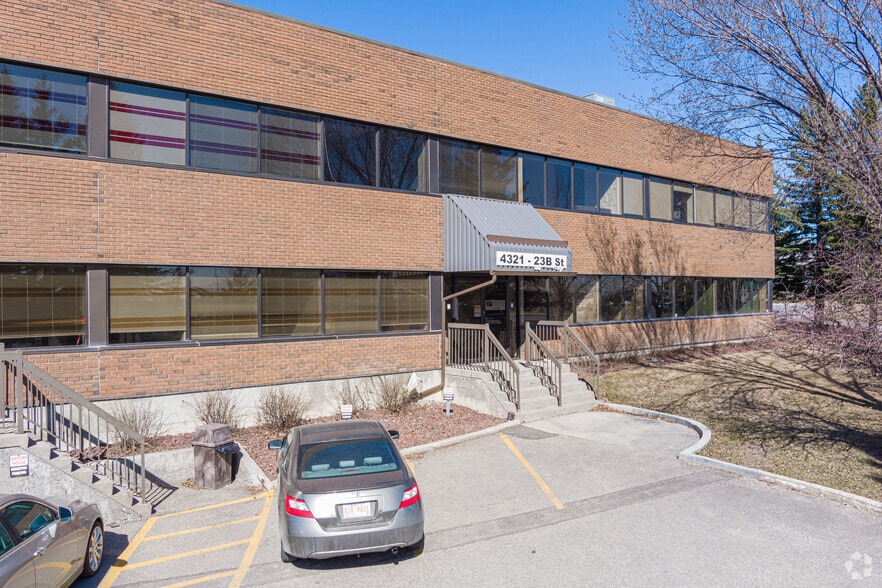 2443 42 Av NE, Calgary, AB for lease - Building Photo - Image 2 of 5