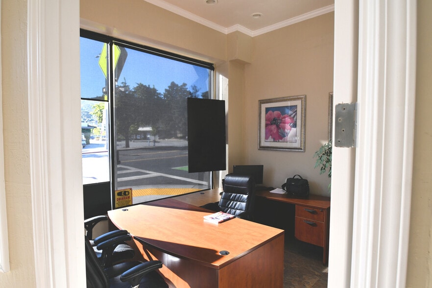 1932-1940 Ralston Ave, Belmont, CA for lease - Interior Photo - Image 3 of 12