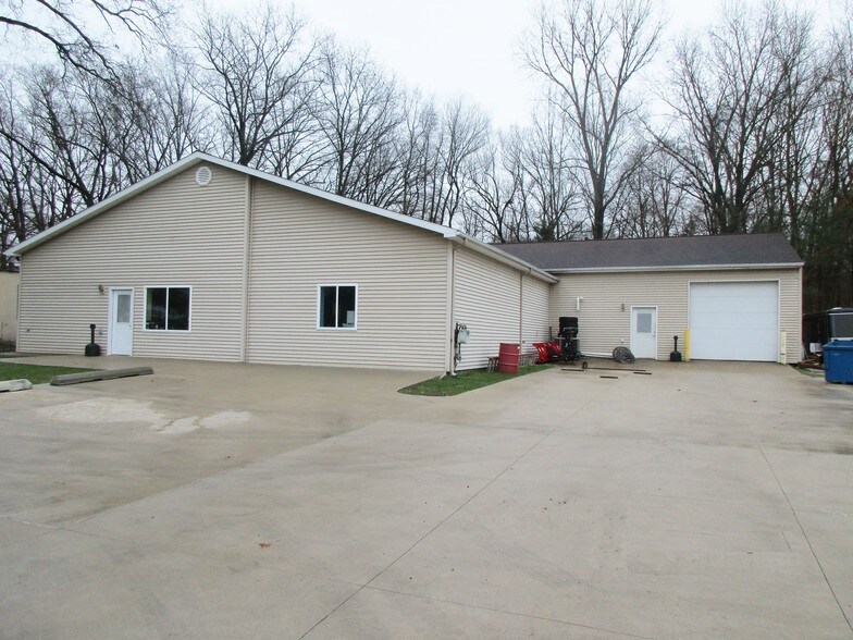 5348 N Riverview Dr, Kalamazoo, MI 49004