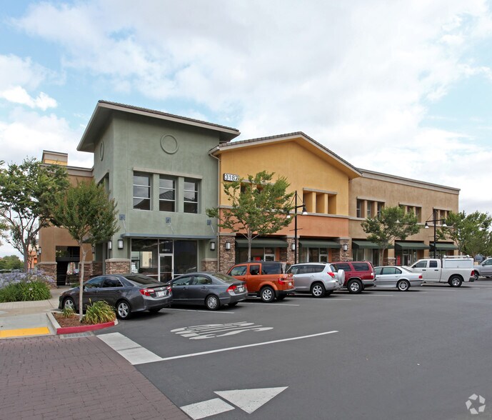 3187 Zinfandel Dr, Rancho Cordova, CA 95670