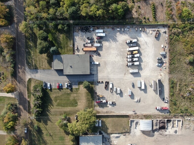 2673 E Maple Rd, Milford, MI for lease - Aerial - Image 2 of 6