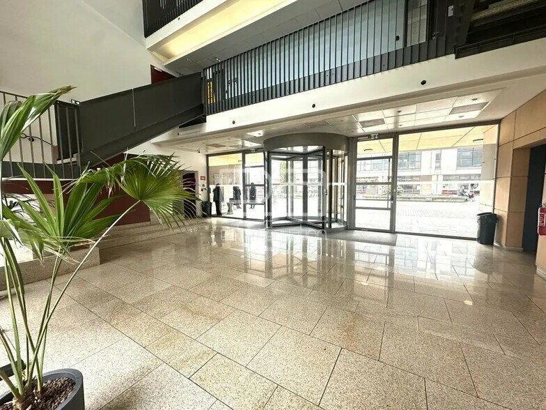 Office in Nancy for lease - Lobby - Image 2 of 13