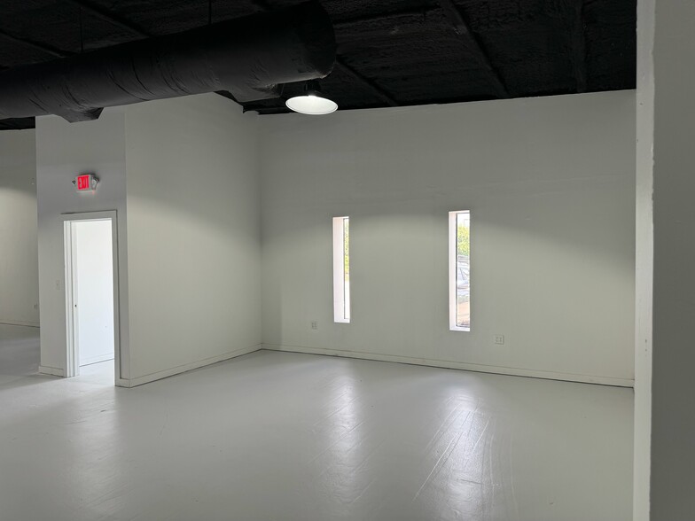 1813 W Bowie St, Fort Worth, TX for lease - Interior Photo - Image 3 of 23