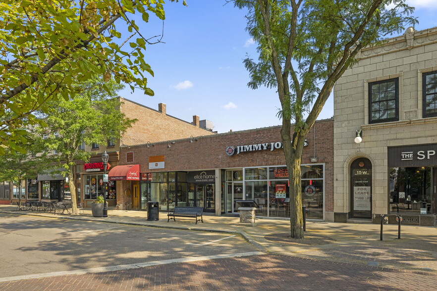 19-27 W Jefferson Ave, Naperville, IL for lease - Primary Photo - Image 2 of 7