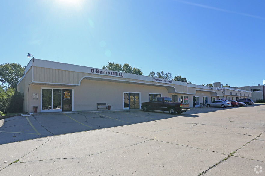 11109-11129 N Oak Tfwy, Kansas City, MO for lease - Building Photo - Image 3 of 3