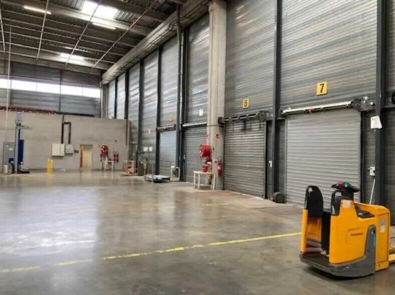 Office in Mions for lease - Building Photo - Image 3 of 14