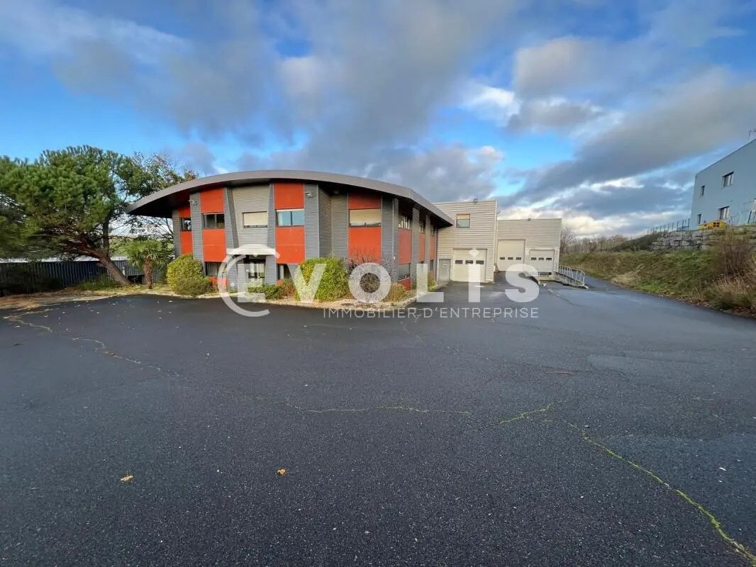 Flex in FLEURIEUX-SUR-L'ARBRESLE for lease Building Photo- Image 1 of 18