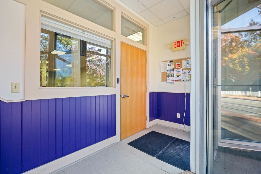 18 Main St, Bloomfield, NY for lease - Interior Photo - Image 2 of 2