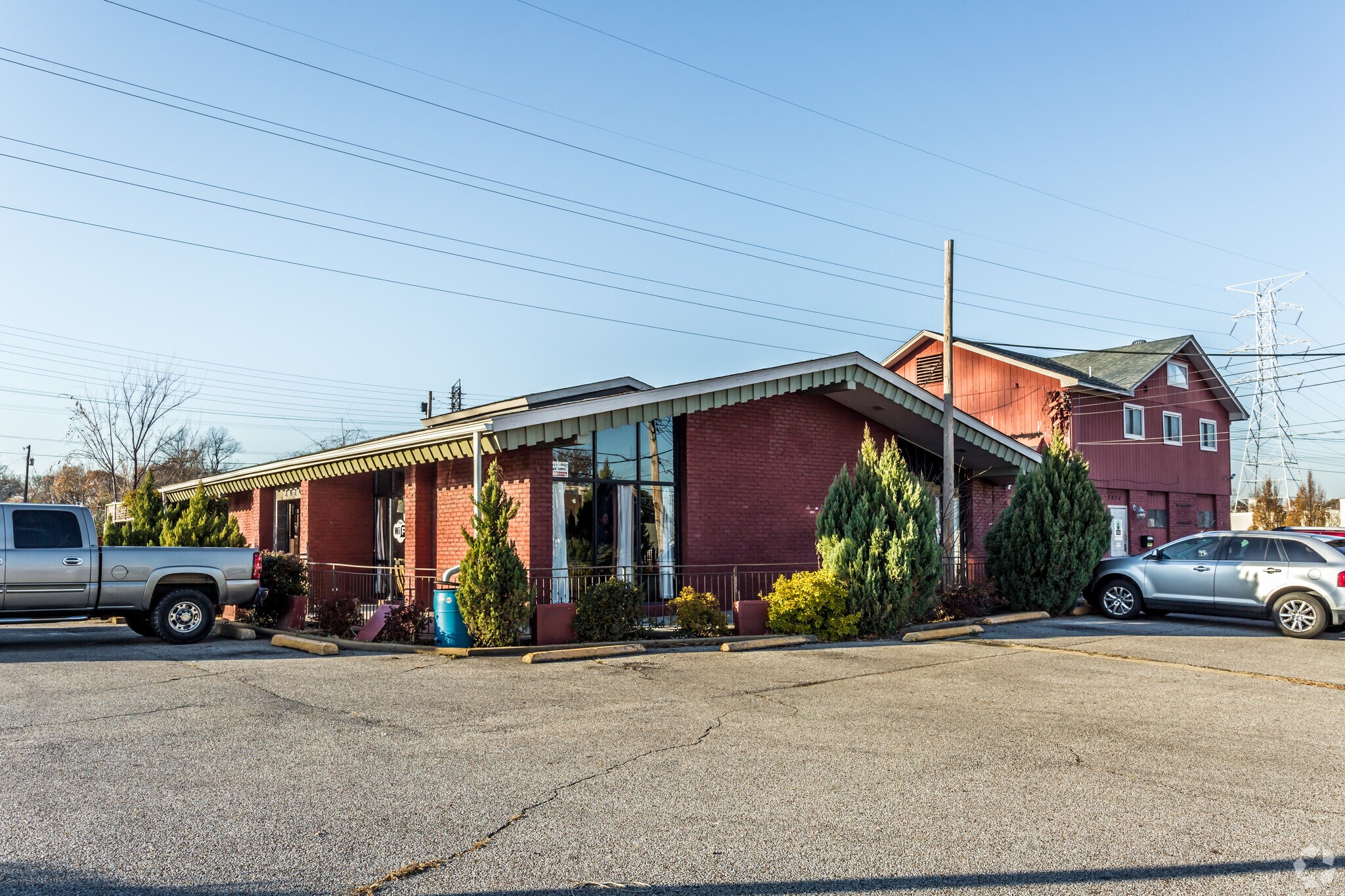 2924 Walnut Grove Rd, Memphis, TN for sale Primary Photo- Image 1 of 1