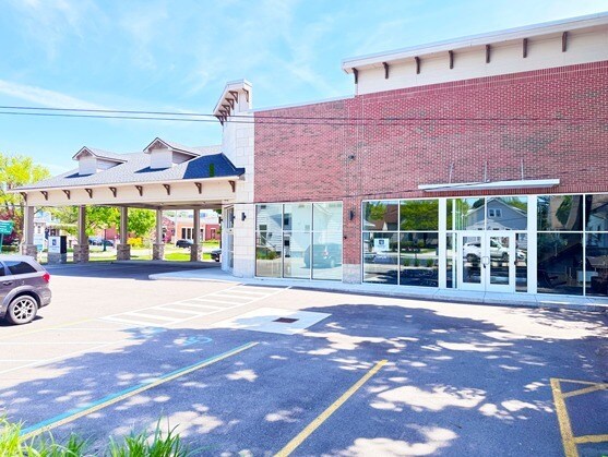 311 W University Dr, Rochester, MI for lease - Primary Photo - Image 1 of 38