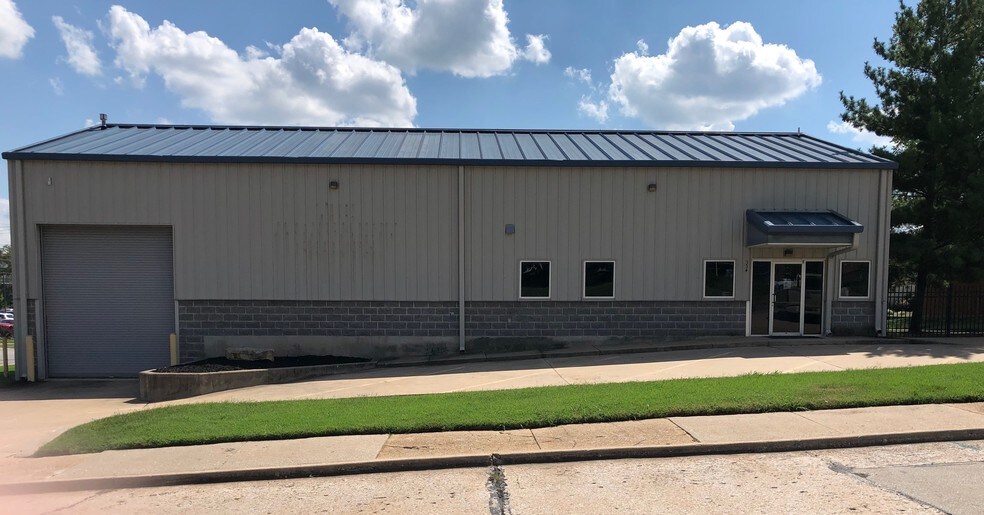 334 E Chestnut St, Springfield, MO for sale - Primary Photo - Image 1 of 1