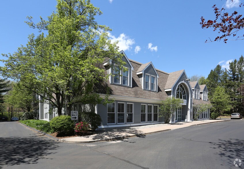 111 Simsbury Rd, Avon, CT 06001