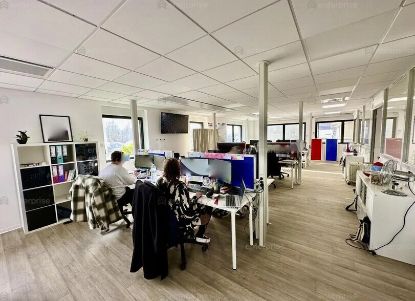 Office in Boves for lease - Interior Photo - Image 2 of 6