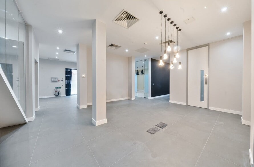 Point Pleasant, London for sale - Interior Photo - Image 2 of 12