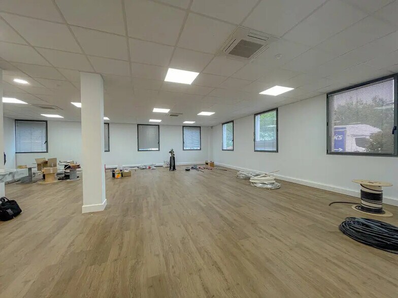 Office in Aix-en-Provence for lease - Interior Photo - Image 3 of 5