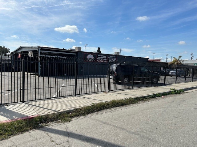 2216 N St, Bakersfield, CA for sale - Building Photo - Image 1 of 2